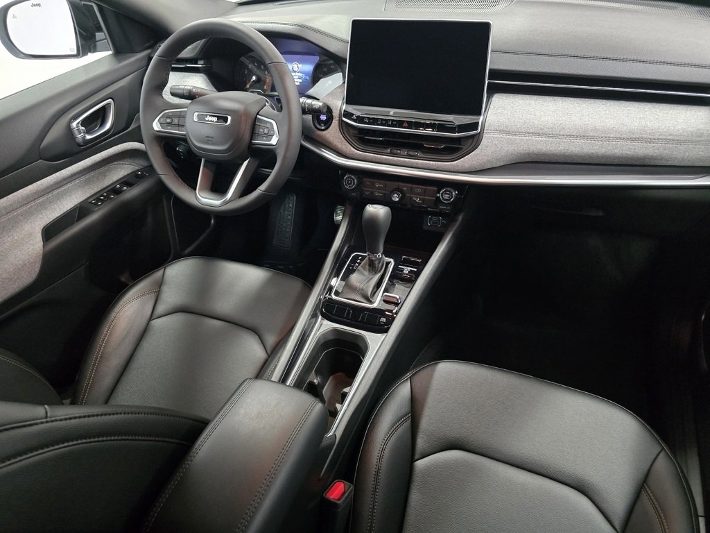 Used 2024 Jeep Compass Latitude image 22