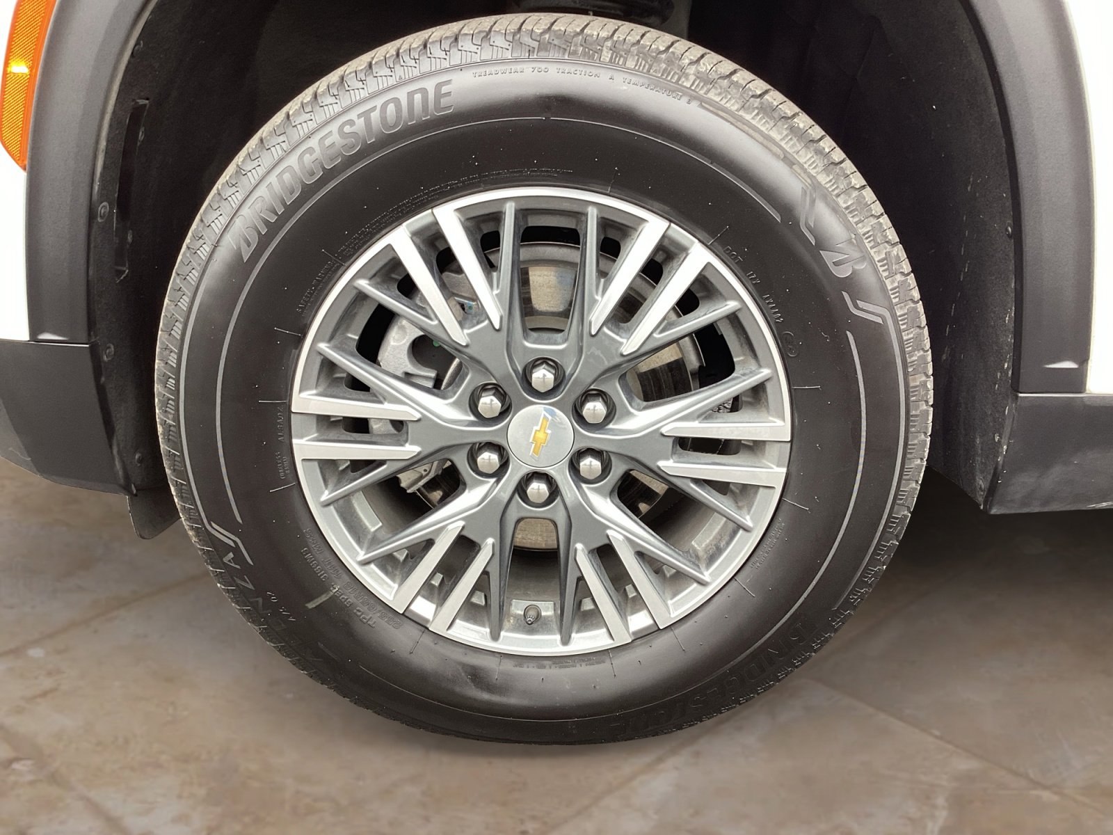Used 2025 Chevrolet Traverse LT FWD image 36