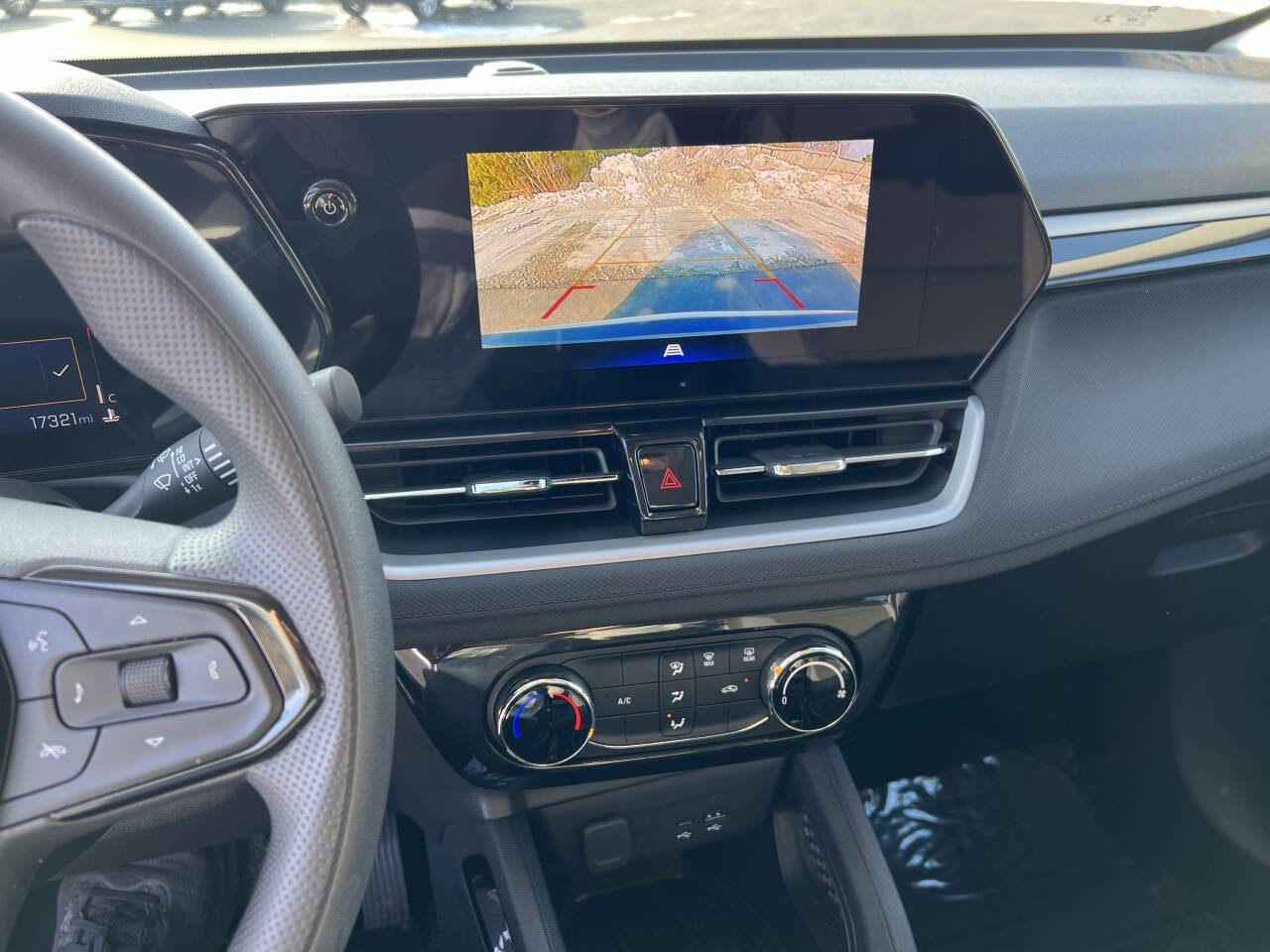 Used 2025 Chevrolet TrailBlazer LT w/ Driver Confidence Package image 19