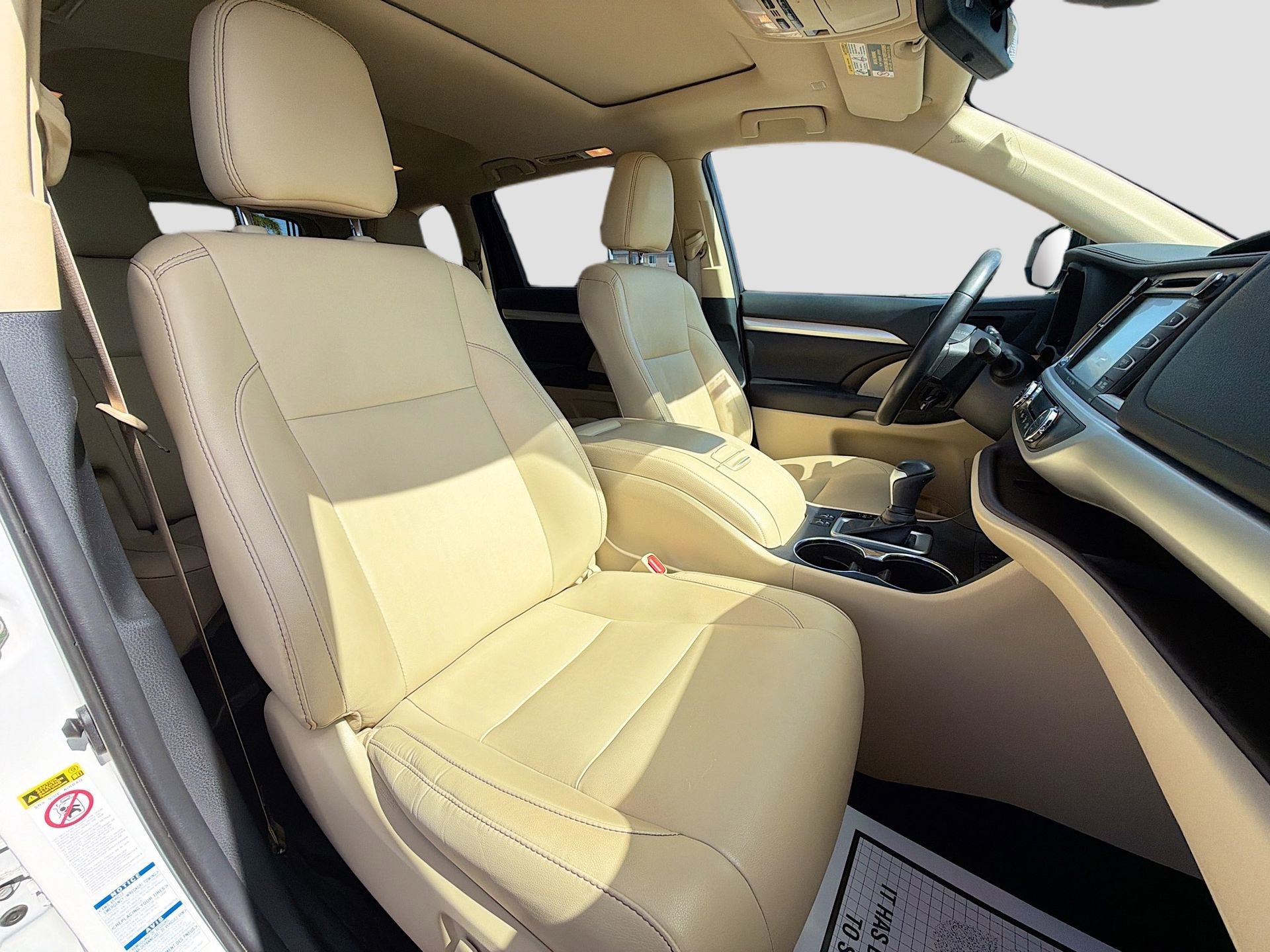 Used 2019 Toyota Highlander XLE image 16