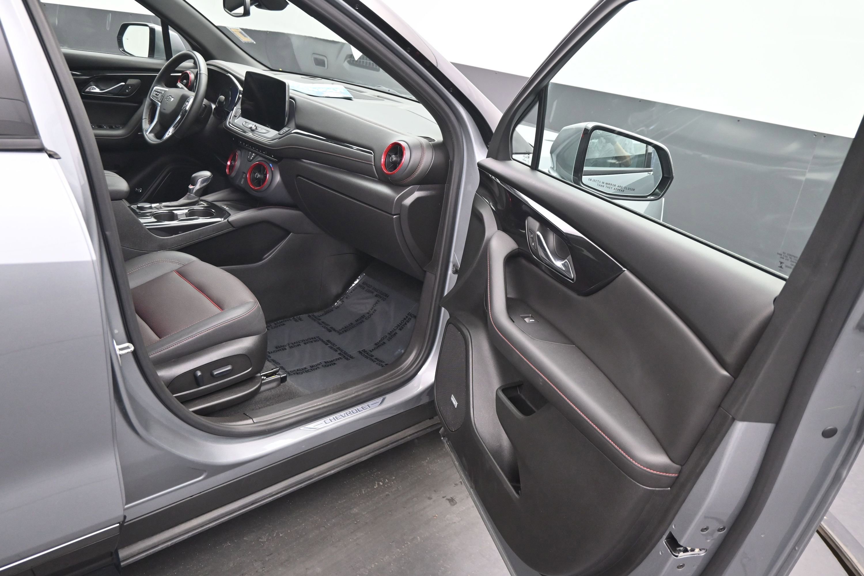 Used 2025 Chevrolet Blazer RS FWD image 13