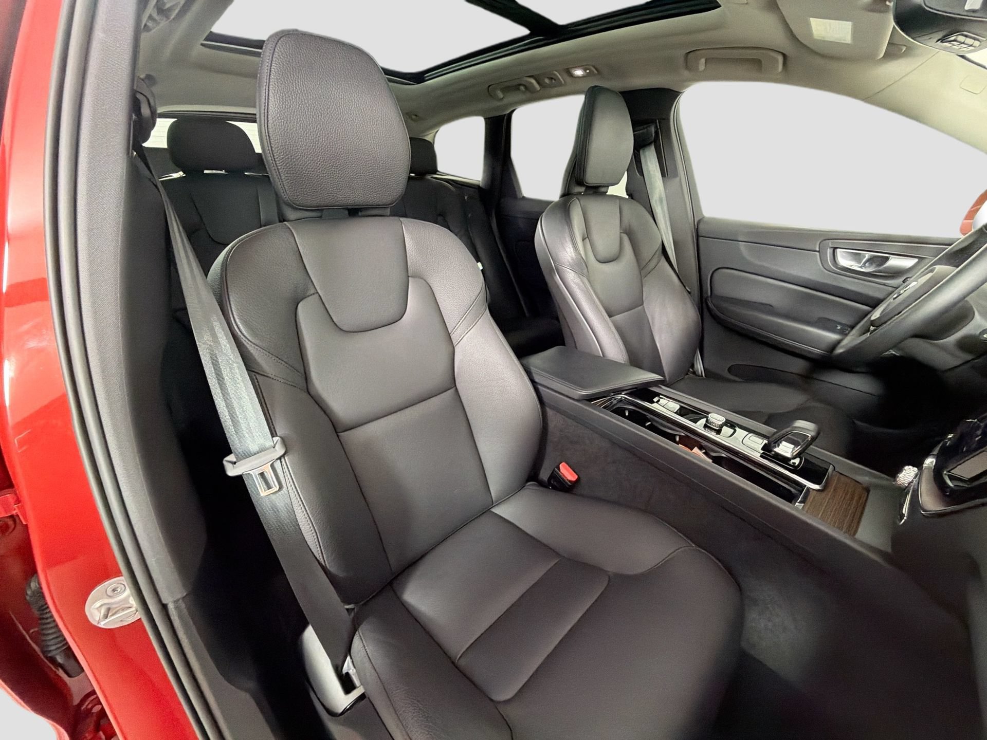 Certified 2023 Volvo XC60 B5 Plus w/ Protection Package Premier FWD image 27