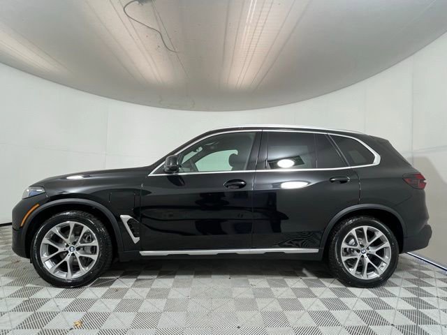 Used 2026 BMW X5 xDrive50e w/ Premium Package AWD/4WD image 4