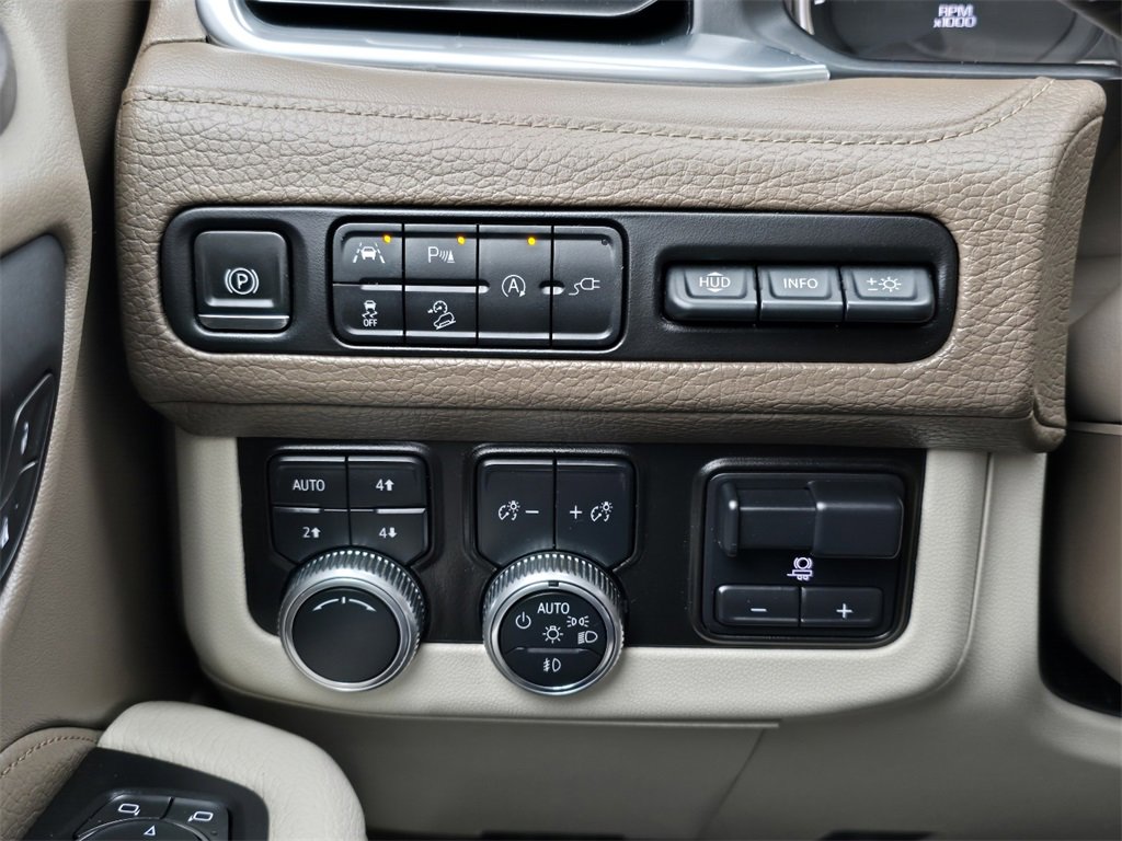 Used 2021 GMC Yukon XL Denali w/ Denali Premium Package image 17