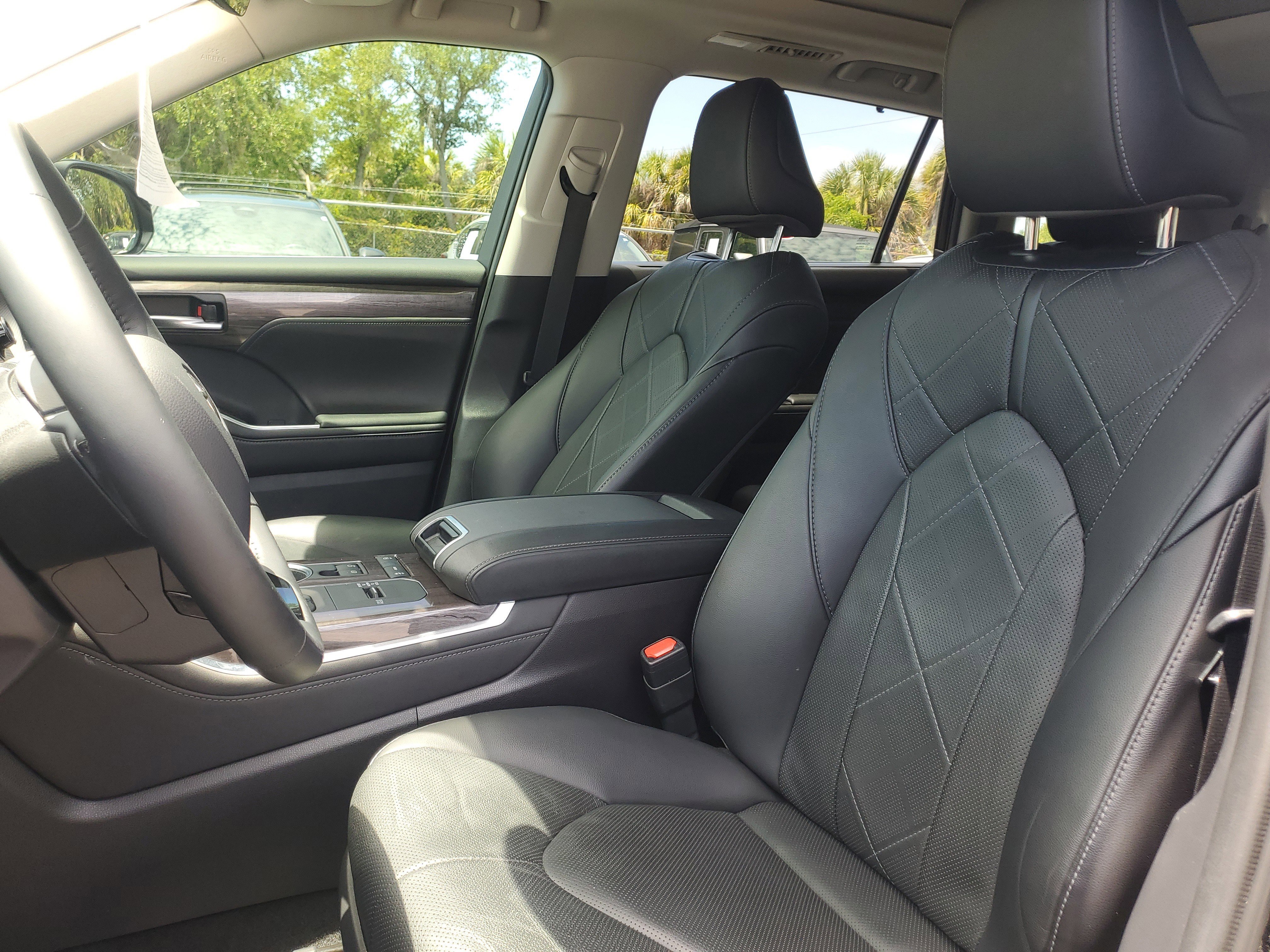 Certified 2021 Toyota Highlander Platinum FWD image 19