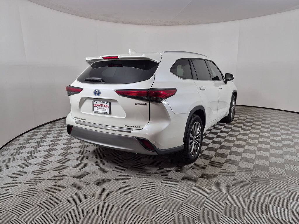 Used 2021 Toyota Highlander Platinum FWD image 3