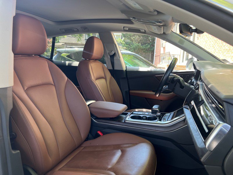 Used 2019 Audi Q8 Premium Plus w/ Premium Plus AWD/4WD image 34