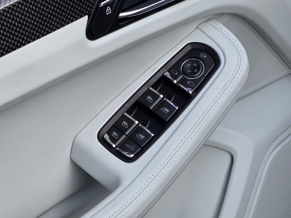 New 2026 Porsche Macan GTS image 18