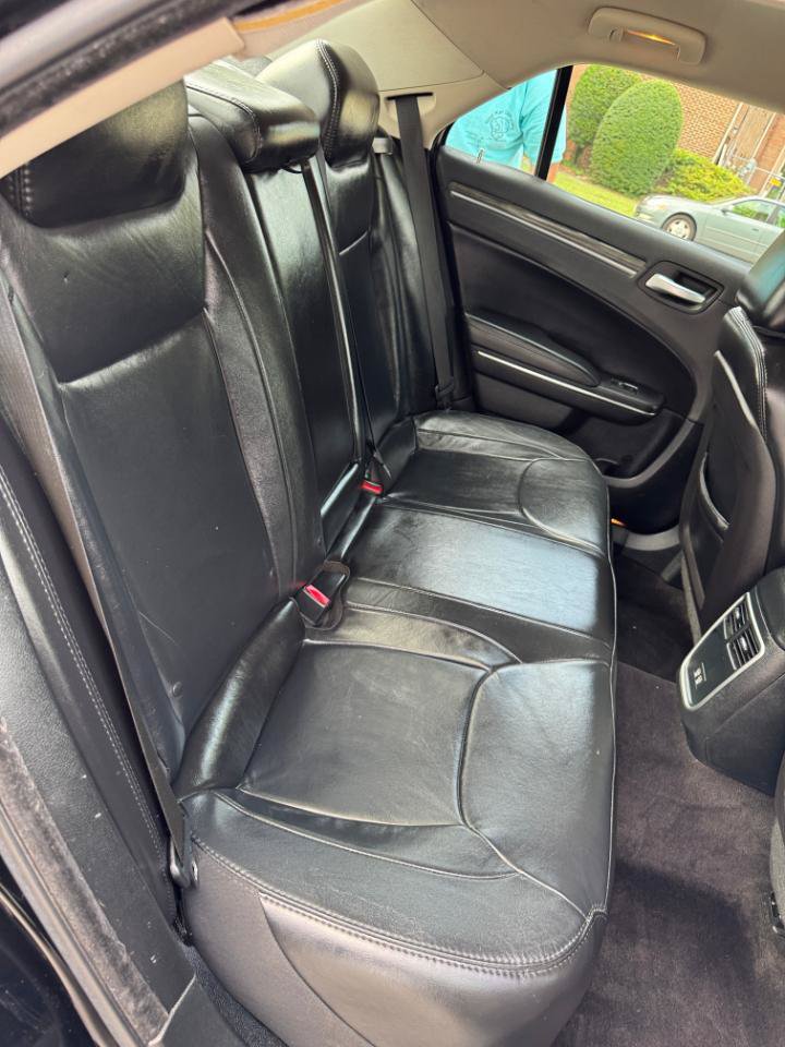 Used 2017 Chrysler 300 Limited RWD image 15