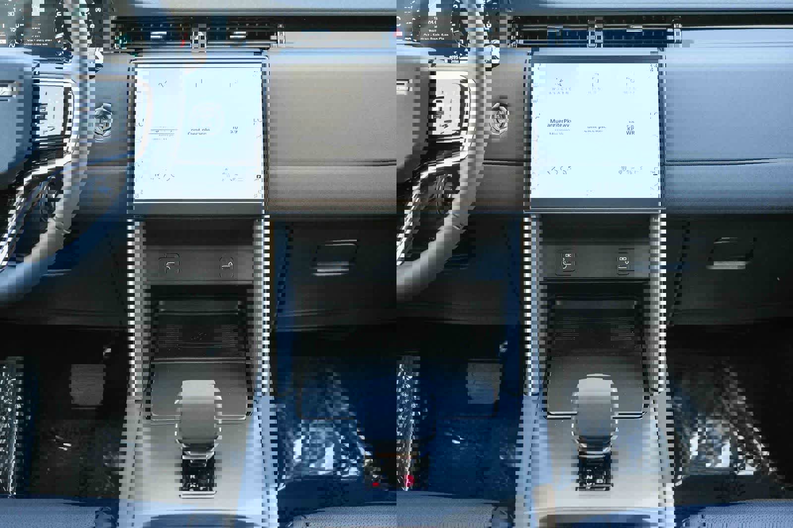 New 2025 Land Rover Discovery Sport S image 11