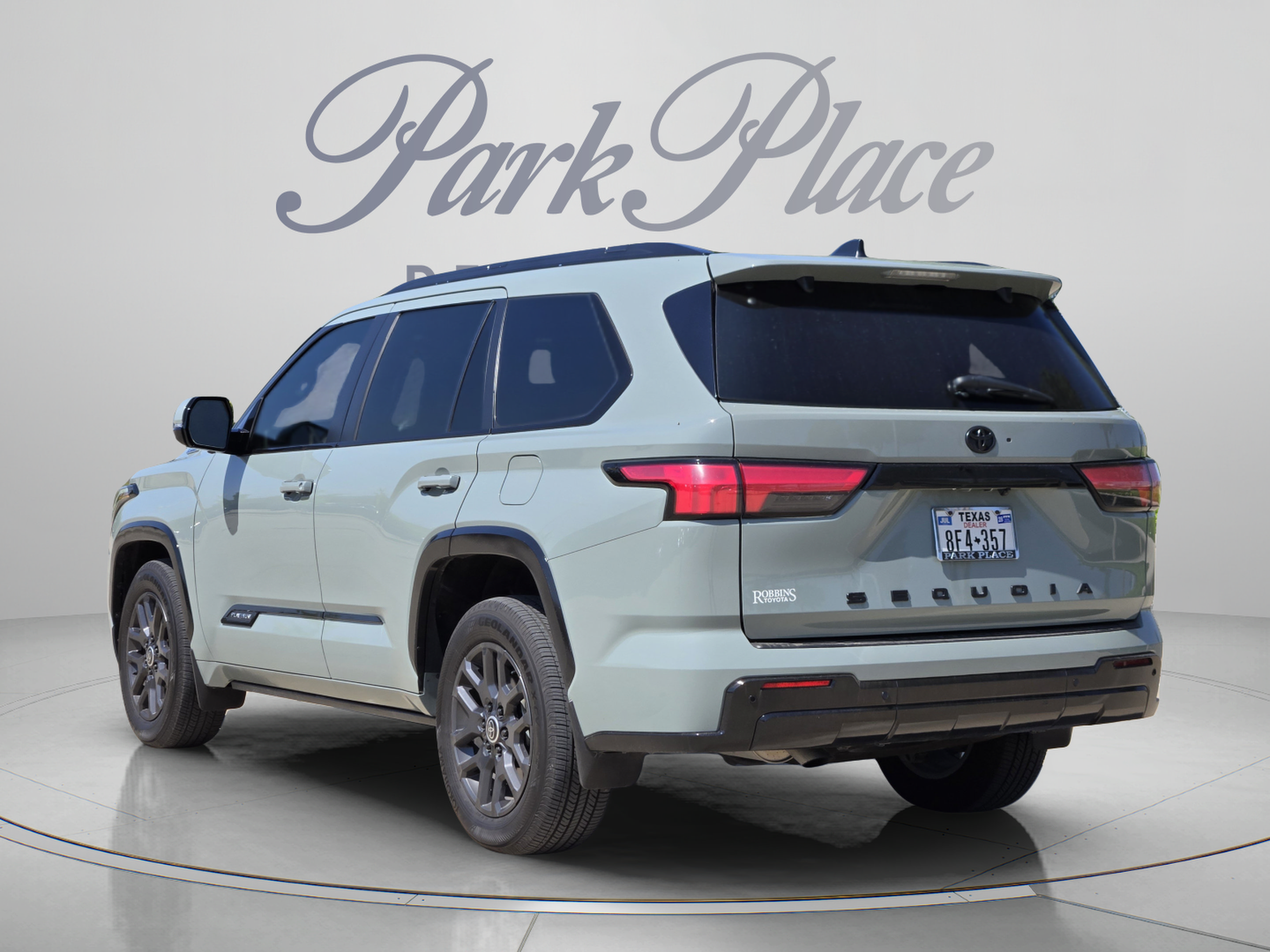 Used 2024 Toyota Sequoia Platinum AWD/4WD image 3
