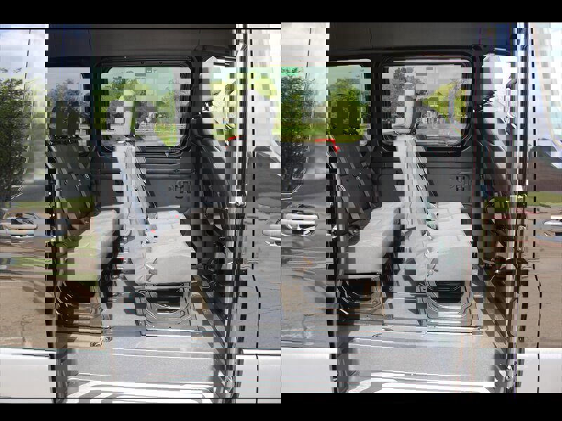 Used 2025 Mercedes-Benz Sprinter 2500 image 17