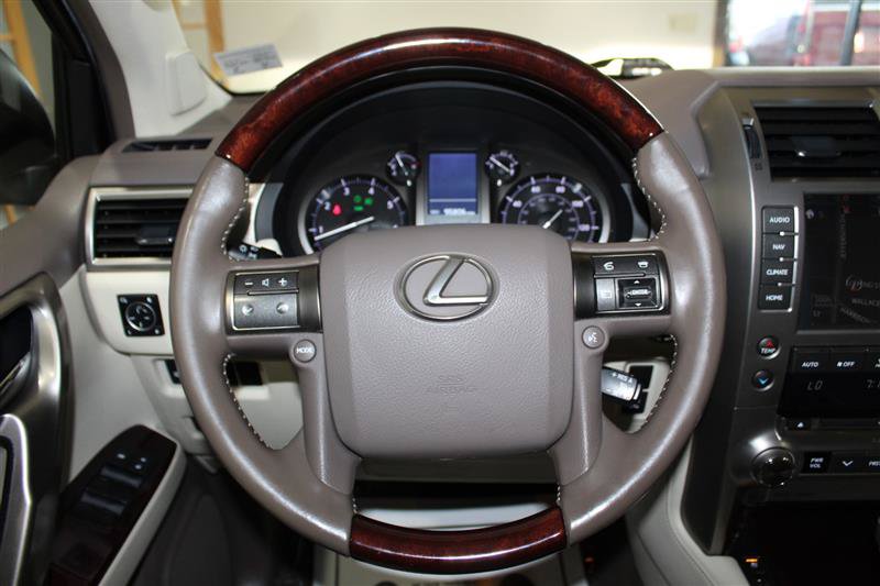Used 2015 Lexus GX 460 w/ Premium Package AWD/4WD image 15