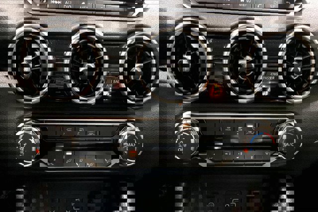 Used 2025 Nissan Sentra S image 32