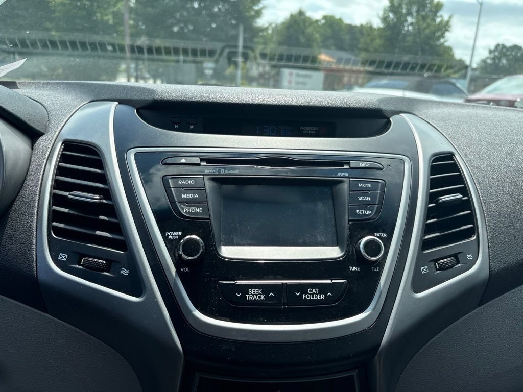 Used 2016 Hyundai Elantra SE w/ Option Group 02 FWD image 18