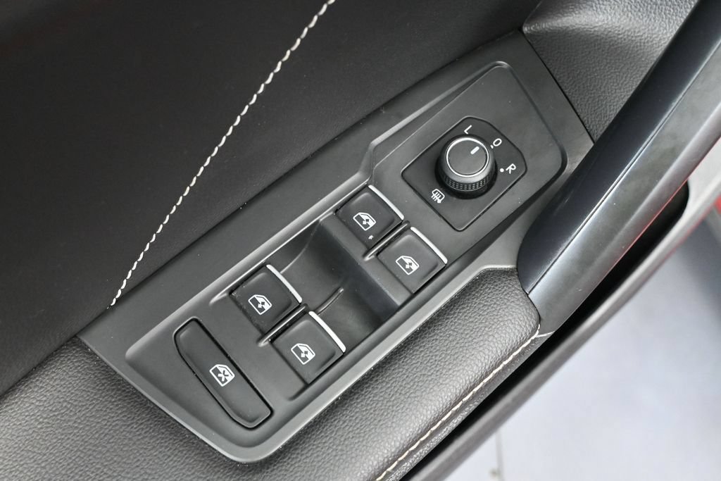 Used 2023 Volkswagen Tiguan SE AWD/4WD image 19