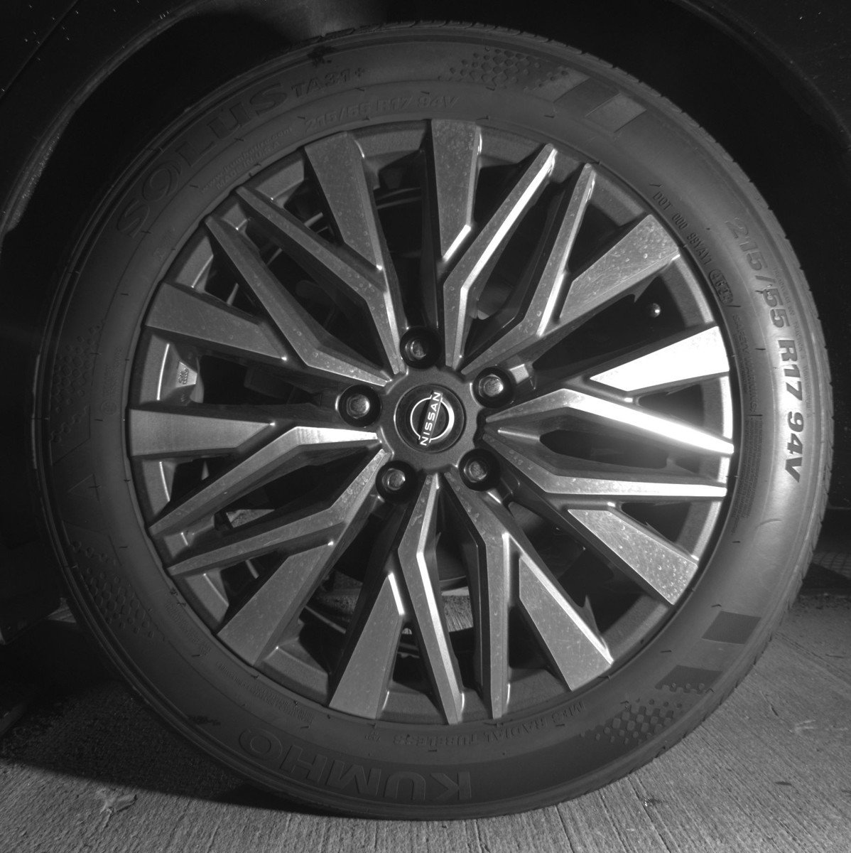Used 2025 Nissan Altima 2.5 SV FWD image 12