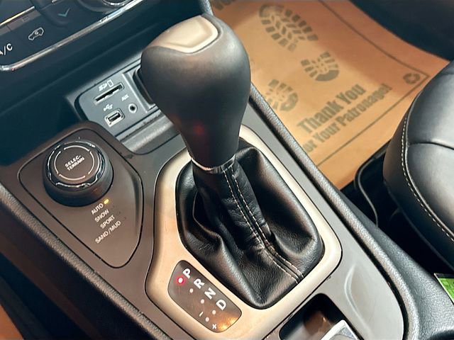 Used 2016 Jeep Cherokee Limited image 18