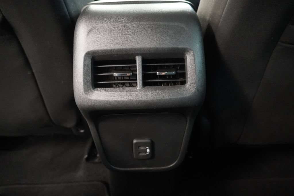 Used 2020 Chevrolet Equinox LT w/ Driver Convenience Package FWD image 30