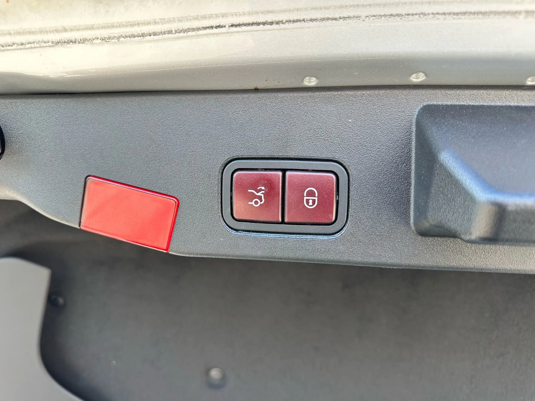 Used 2015 Mercedes-Benz SL 550 w/ Driver Assistance Package image 28