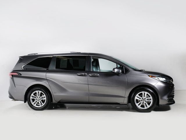 Used 2023 Toyota Sienna Limited AWD/4WD image 29