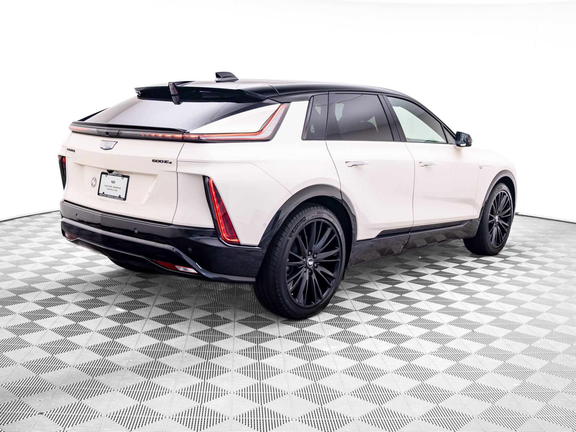New 2027 Cadillac Lyriq Signature Sport w/ LPO, ONYX Package AWD/4WD image 5
