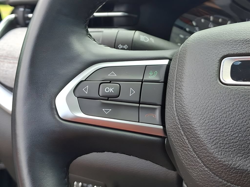 Used 2022 Jeep Compass Latitude w/ Sun and Sound Group AWD/4WD image 22