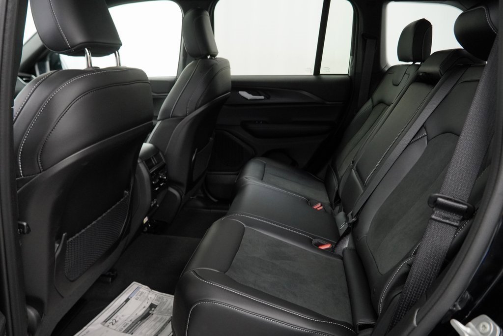 New 2025 Jeep Grand Cherokee Altitude image 17