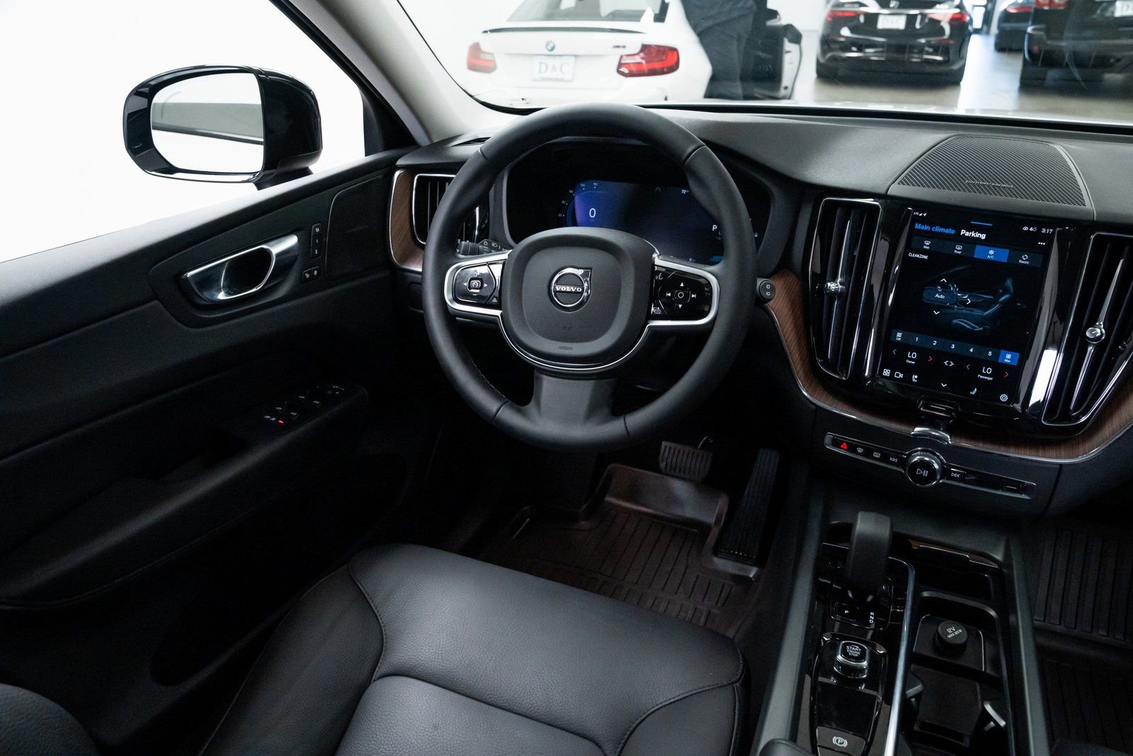 Used 2024 Volvo XC60 T8 Plus image 10