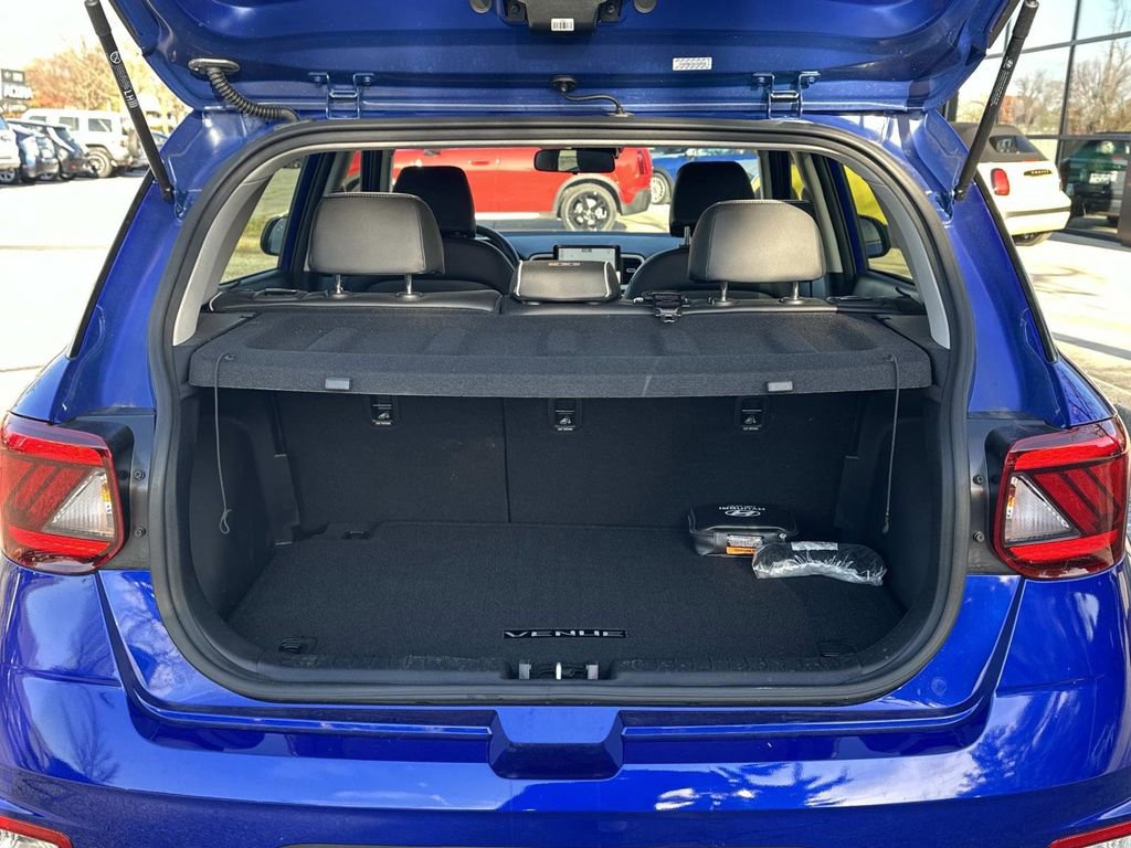 Used 2024 Hyundai Venue Limited image 26