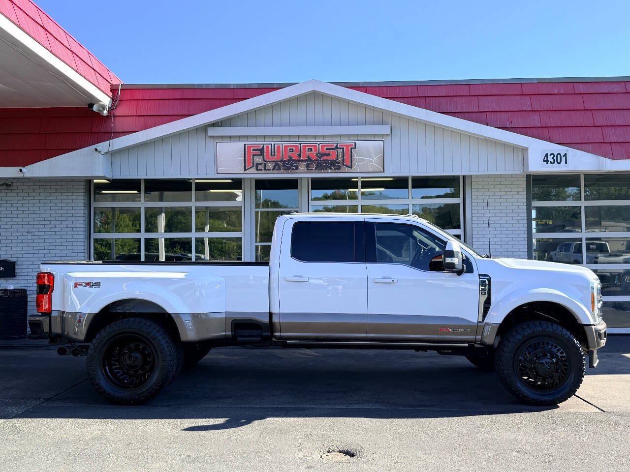 Used 2023 Ford F450 King Ranch w/ FX4 Off-Road Package AWD/4WD image 2