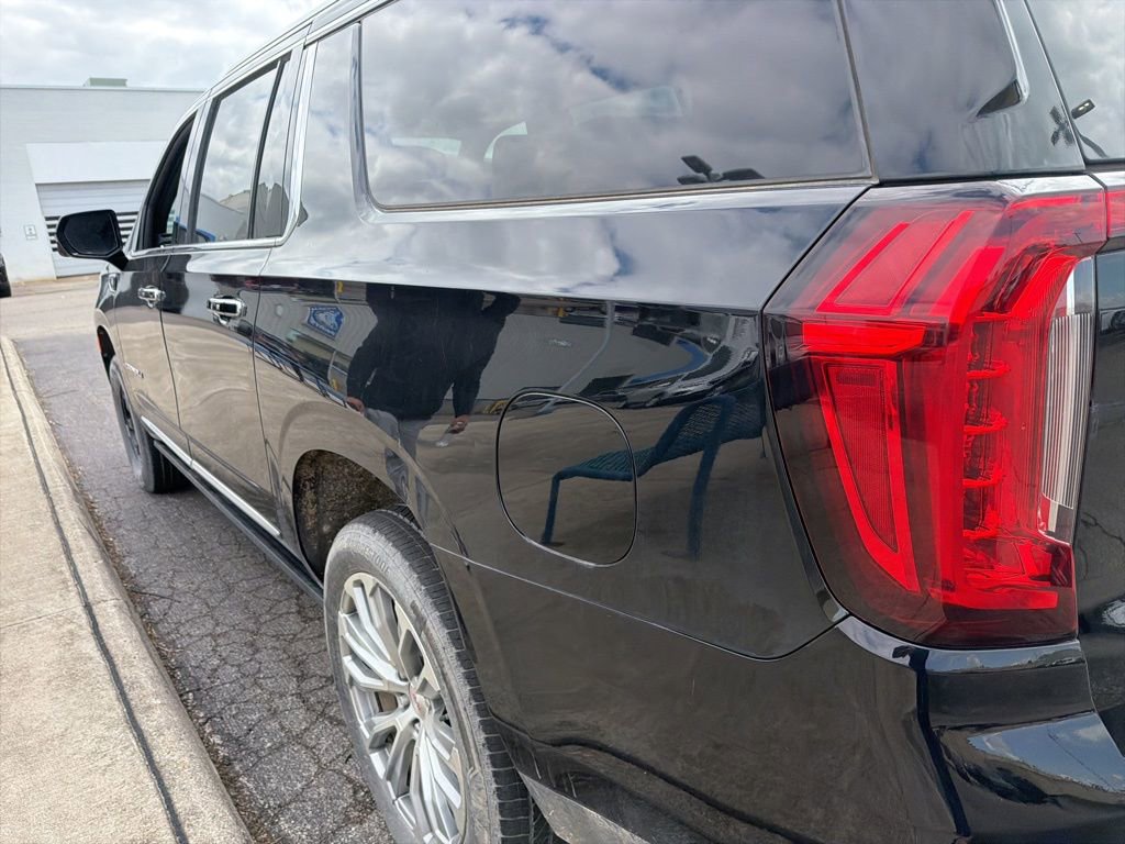Used 2023 GMC Yukon XL Denali AWD/4WD image 9