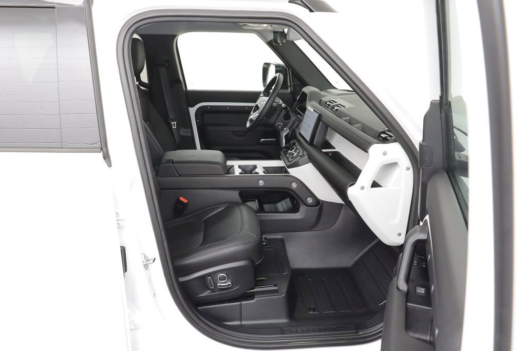 Used 2025 Land Rover Defender 130 S image 20