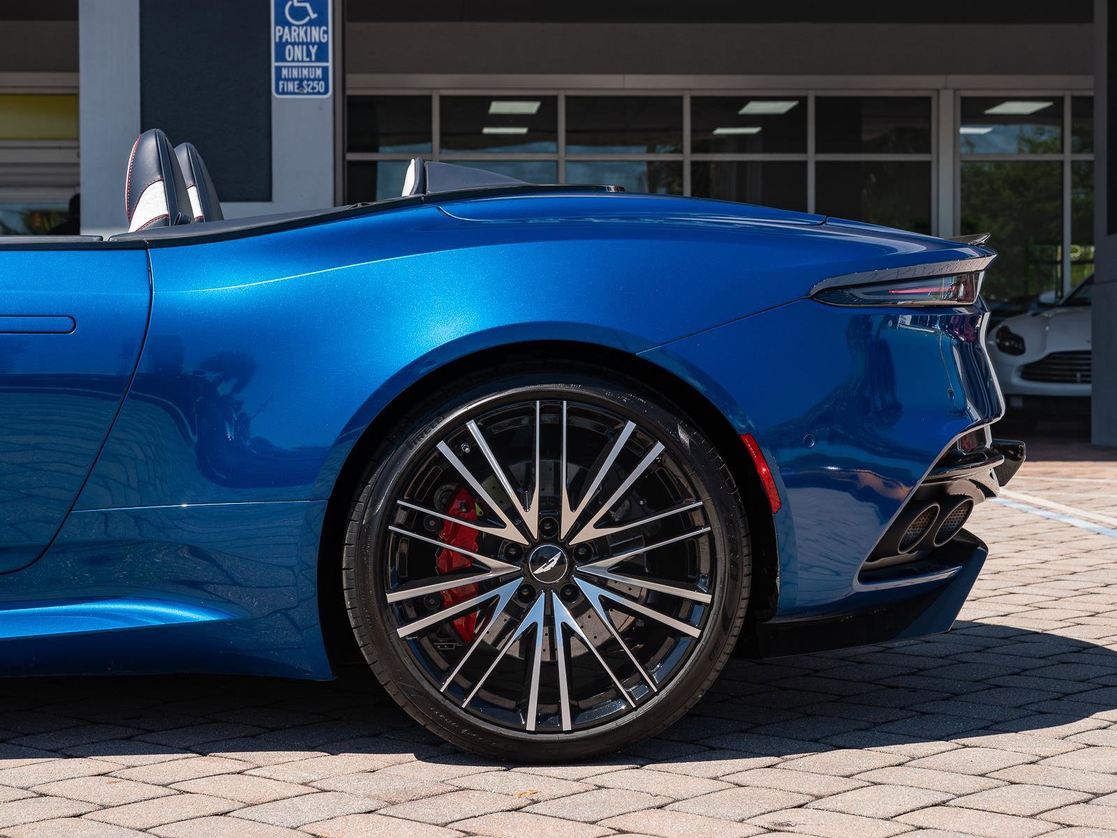 Used 2022 Aston Martin DBS Superleggera Volante image 34