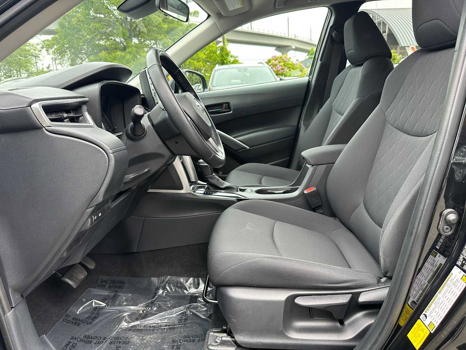 Used 2022 Toyota Corolla Cross LE AWD/4WD image 19