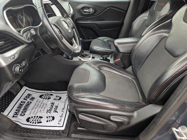 Used 2017 Jeep Cherokee Trailhawk image 15