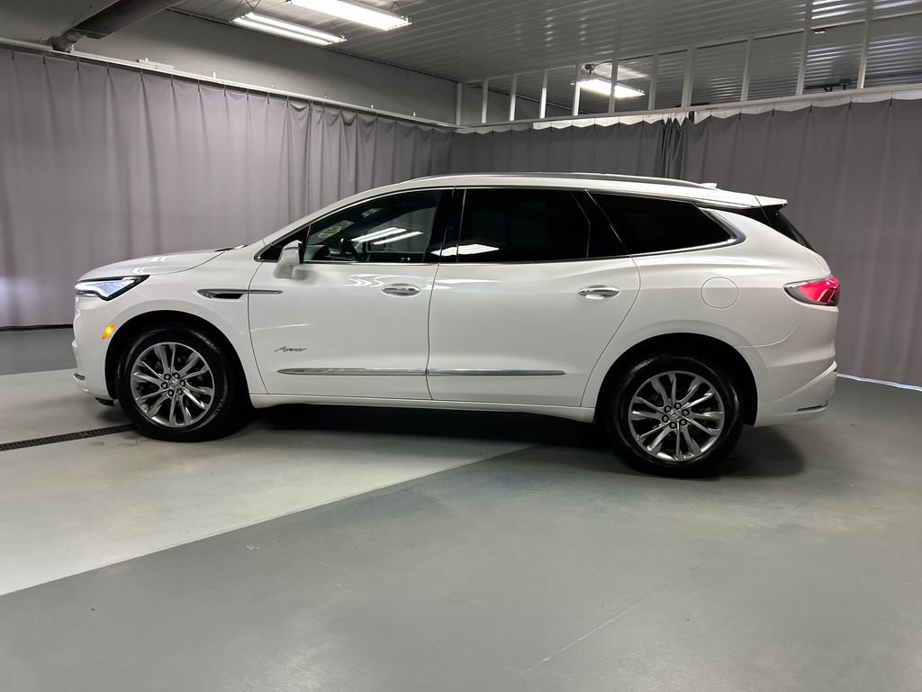 Used 2024 Buick Enclave Avenir w/ Avenir Technology Package image 4