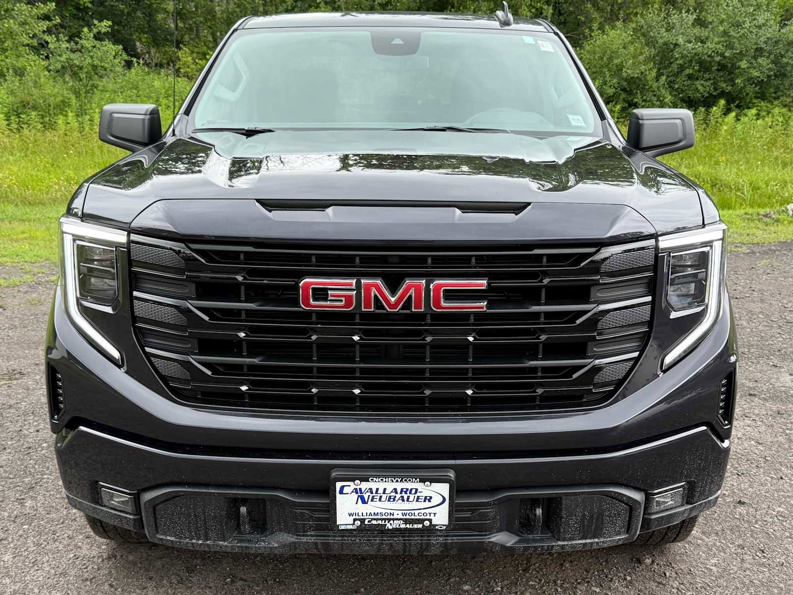 Used 2025 GMC Sierra 1500 Elevation image 2