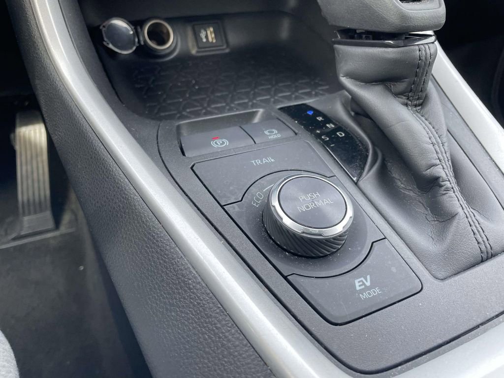 Used 2025 Toyota RAV4 XLE image 41
