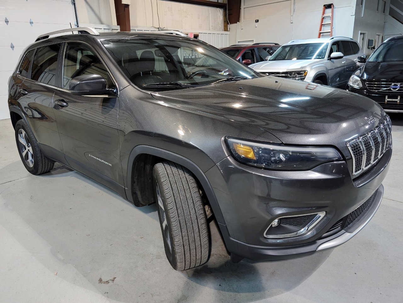Used 2019 Jeep Cherokee Limited w/ Trailer Tow Group image 8