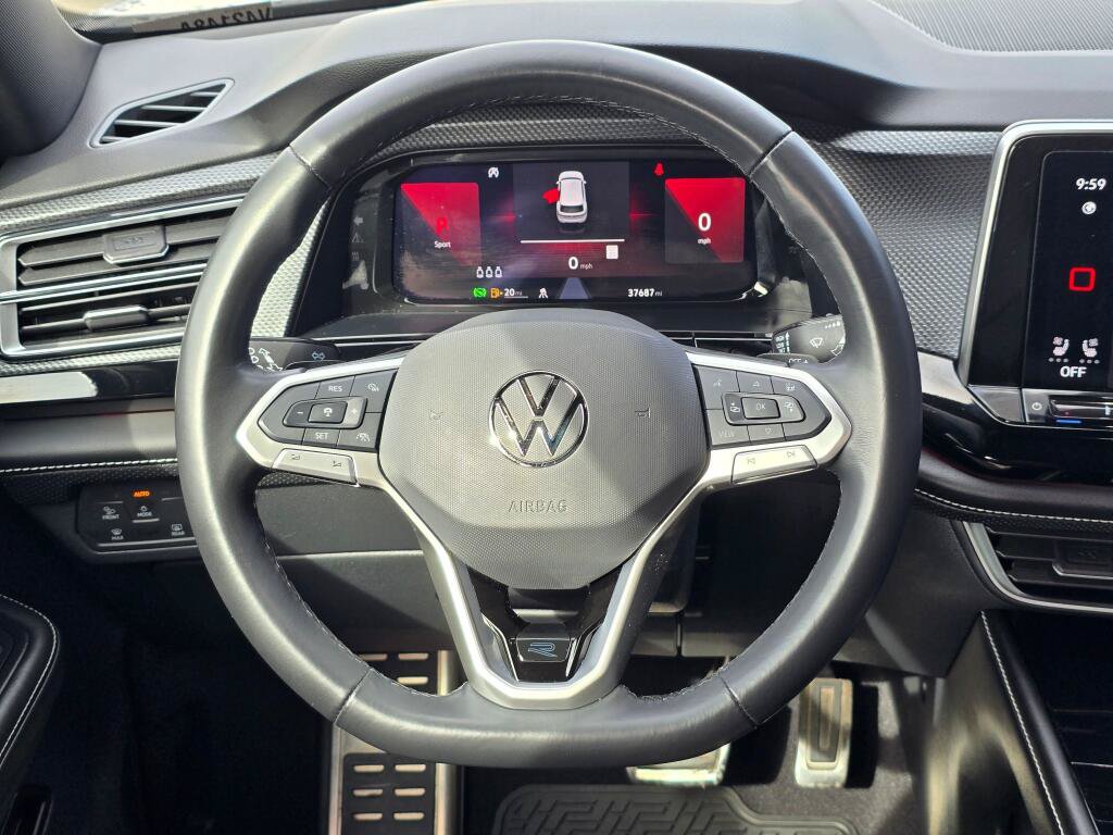 Used 2024 Volkswagen Atlas Cross Sport SEL R-Line AWD/4WD image 19