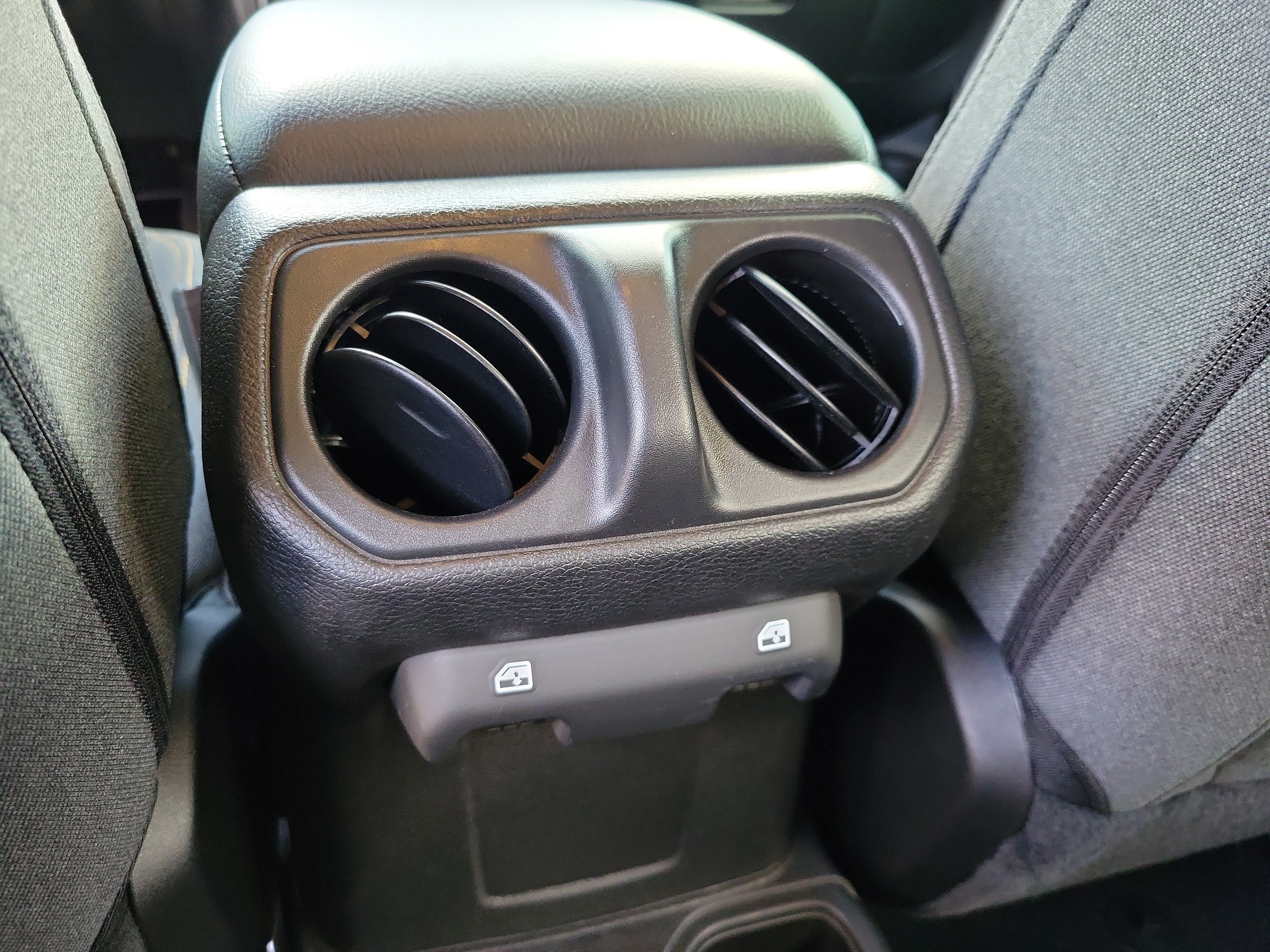 Used 2025 Jeep Wrangler Unlimited Sport AWD/4WD image 15