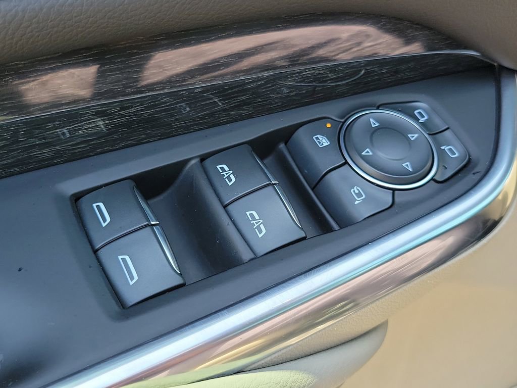 Used 2021 Cadillac XT4 Premium Luxury w/ Enhanced Visibility Package FWD image 21