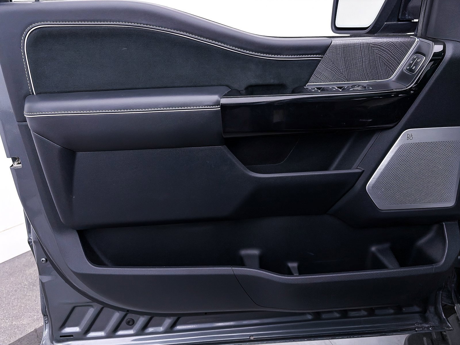 Used 2023 Ford F150 Lightning Platinum image 18