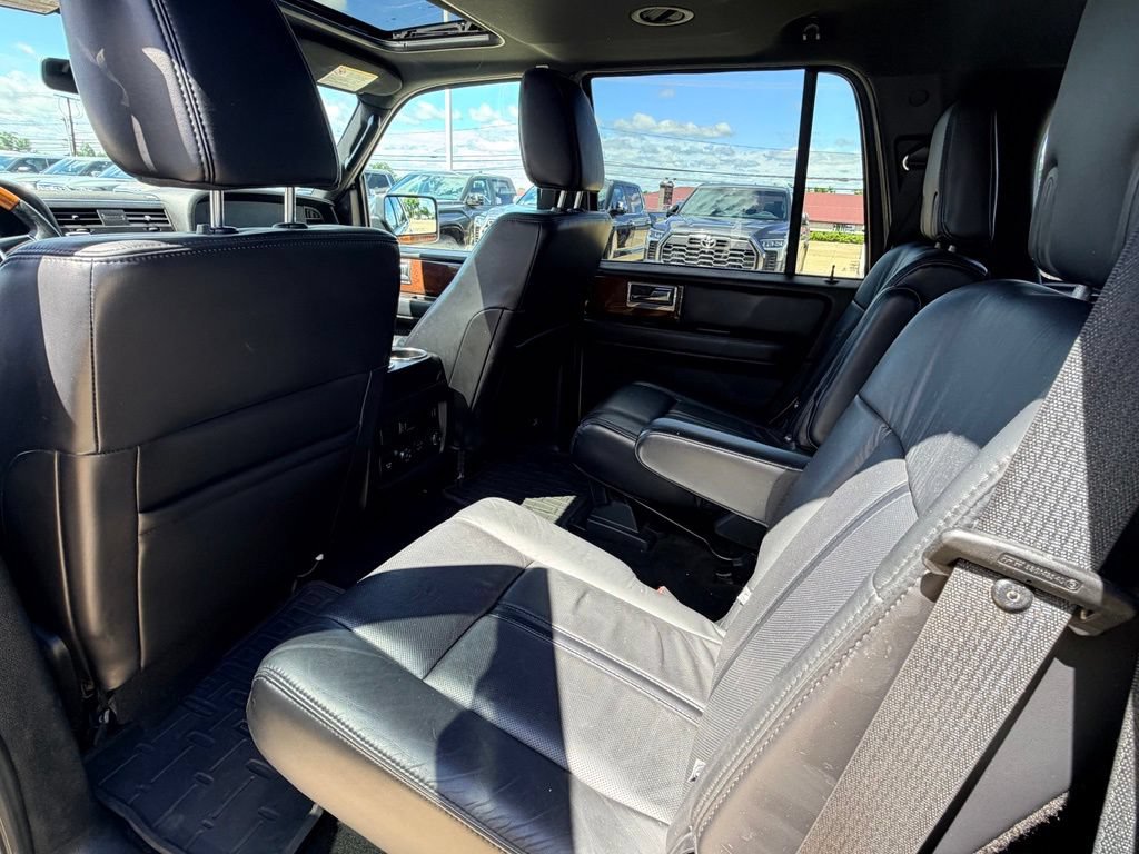 Used 2016 Lincoln Navigator Select AWD/4WD image 21