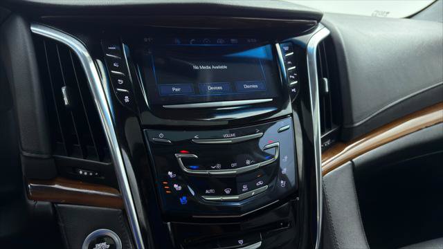 Used 2018 Cadillac Escalade ESV Luxury RWD image 28