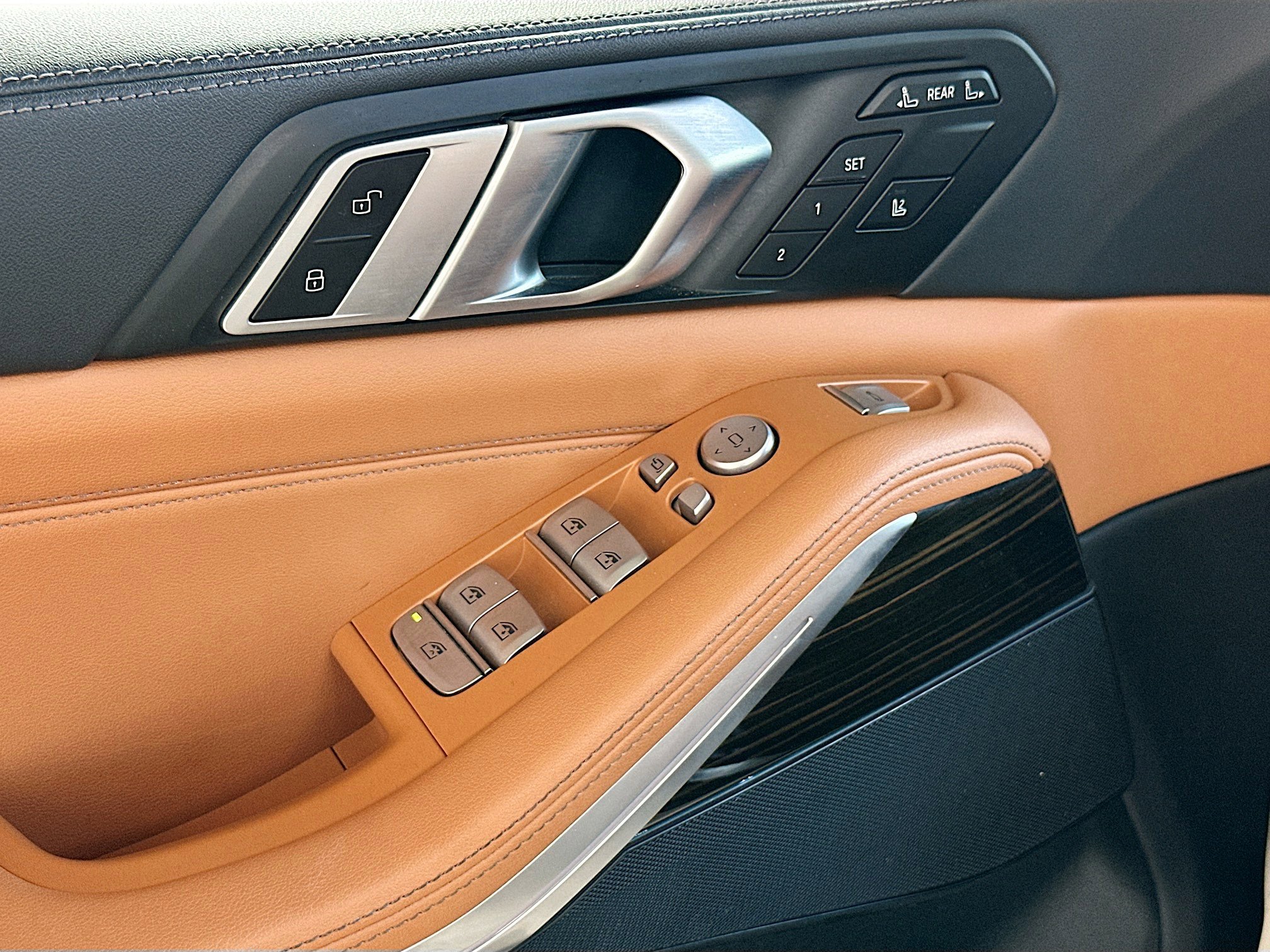 Certified 2023 BMW X7 xDrive40i w/ M Sport Package image 18