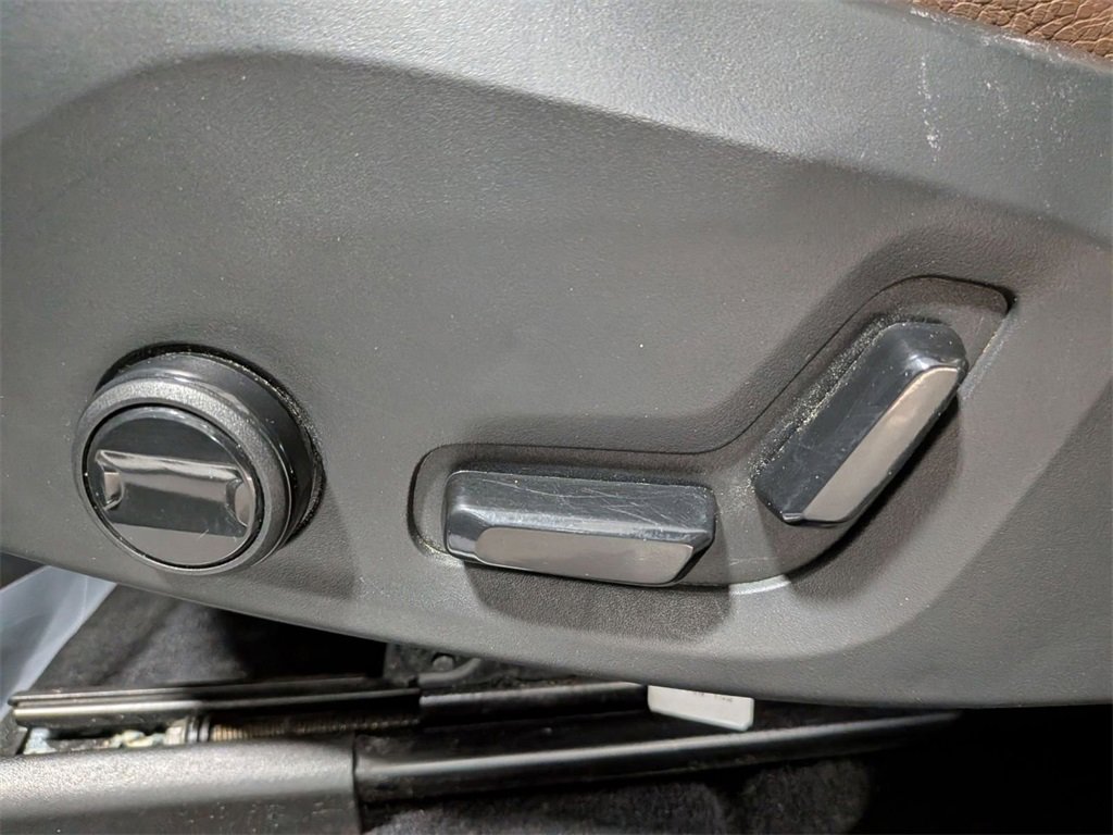 Used 2023 Volvo XC60 B5 Plus image 19