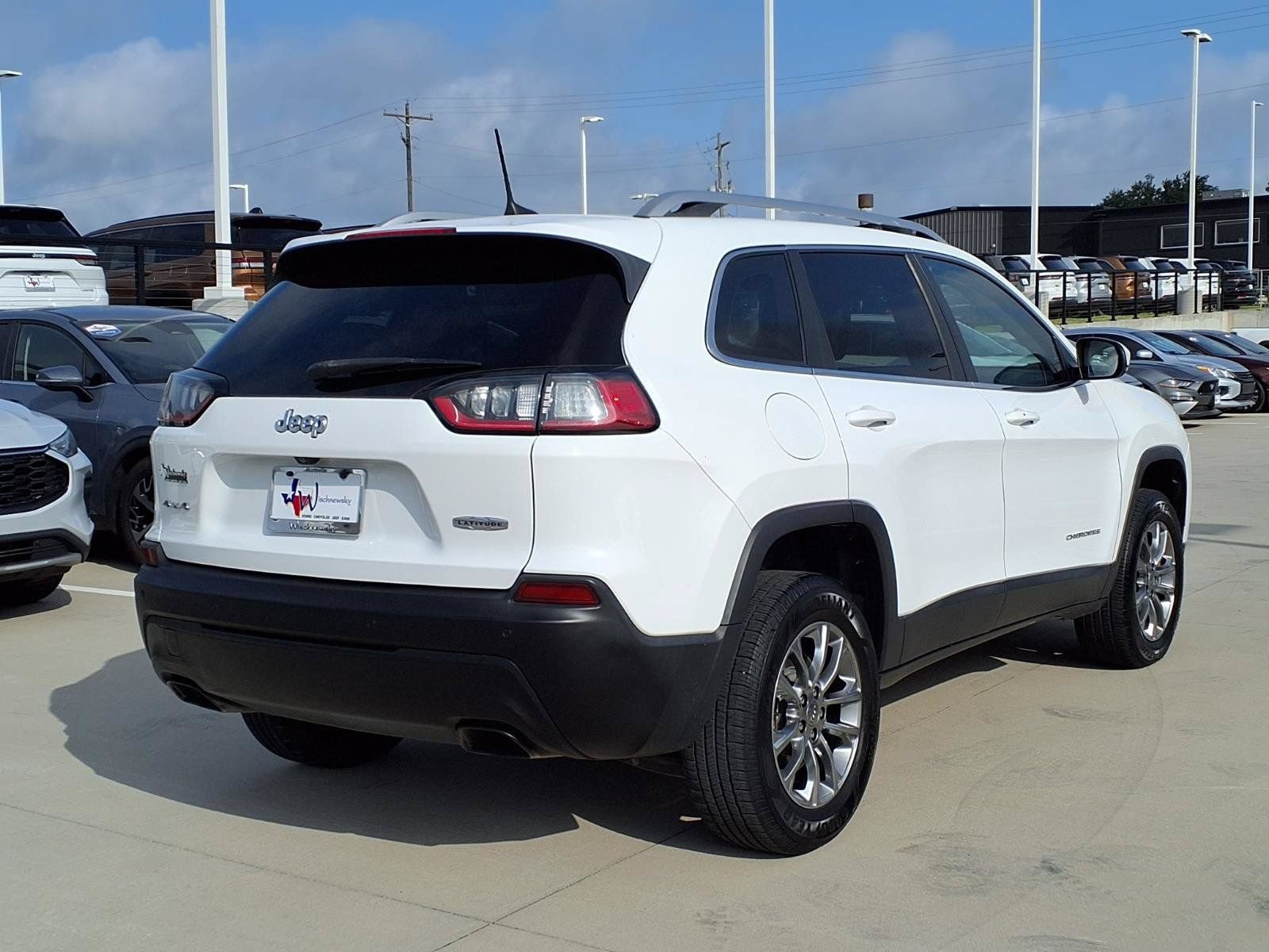 Used 2019 Jeep Cherokee Latitude Plus w/ Comfort/Convenience Group AWD/4WD image 6