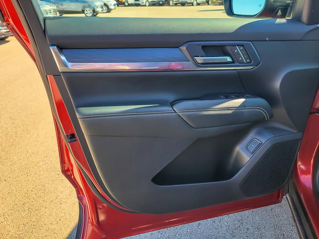 Used 2025 GMC Terrain Elevation w/ Elevation Premium Package image 18